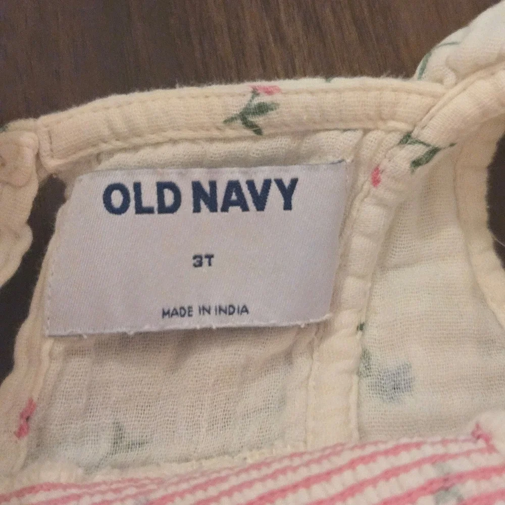Old Navy Girls Floral Cotton Gauze Flutter Sleeve Smocked‎ Dress Cream 3T